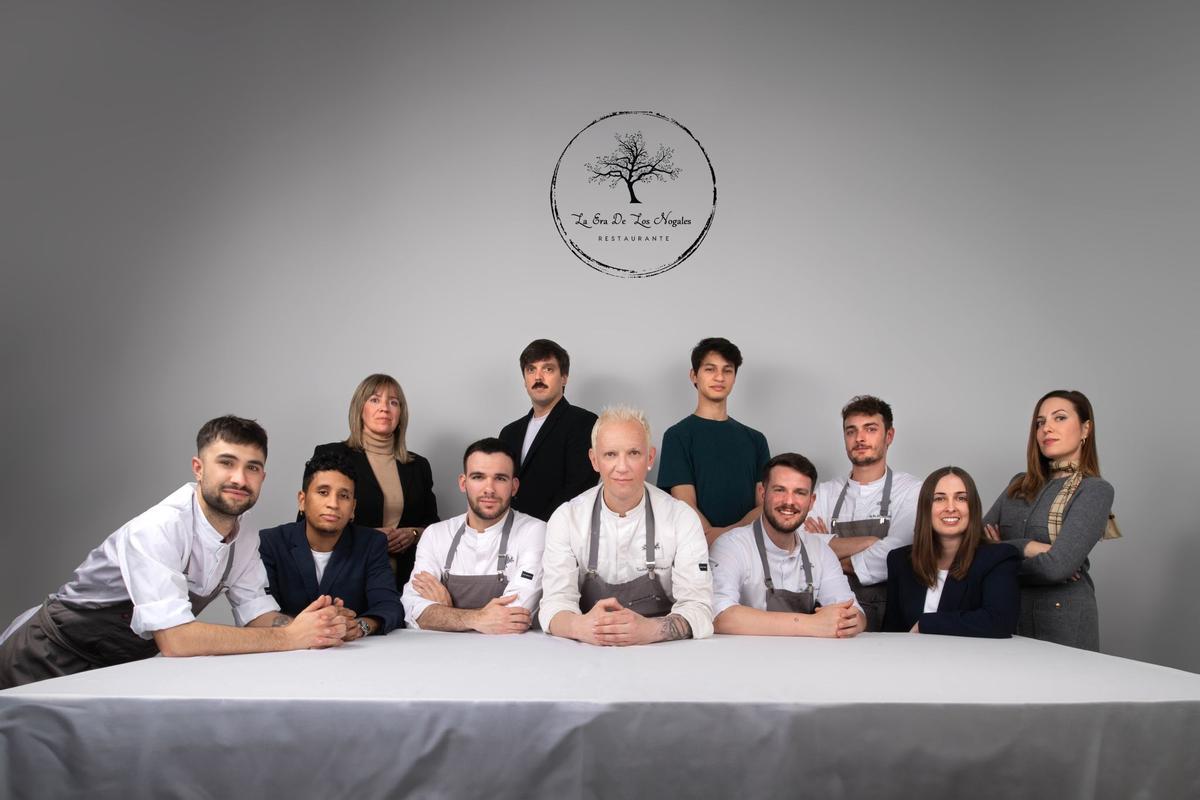 El equipo del restaurante La Era de los Nogales, en Sardas (Huesca).