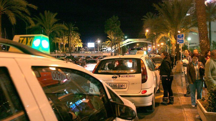 Cuatro jóvenes agreden a un taxista y le roban 400 euros de madrugada en Palma
