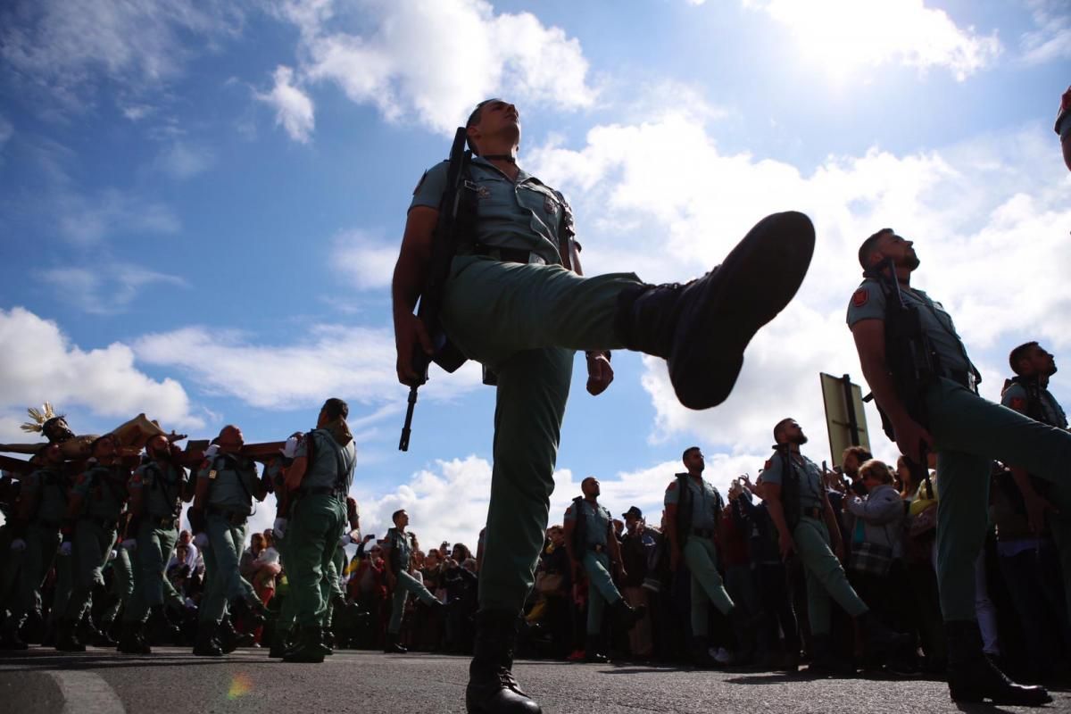 La Legión levanta expectación en el Vía Crucis de La Caridad