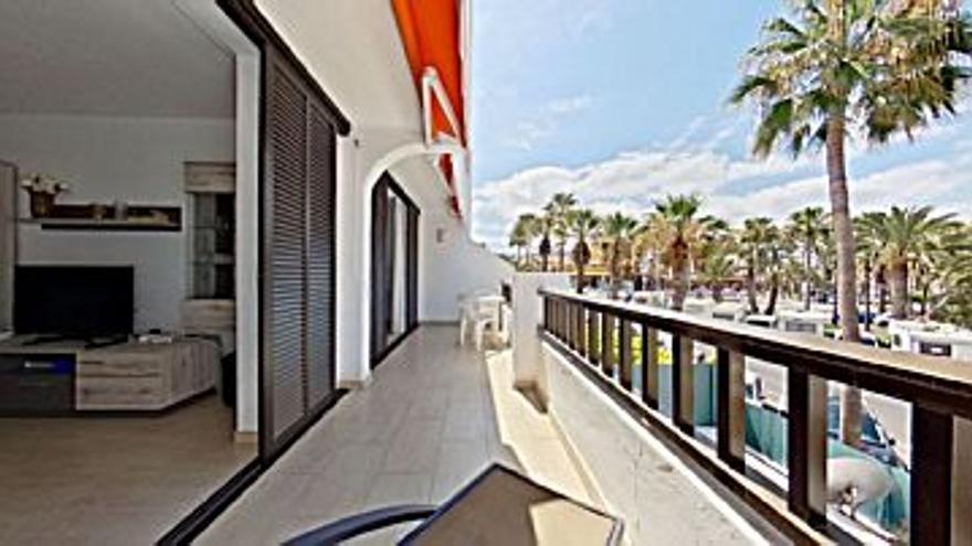 690.000 € Venta de piso en Playa de las Américas (Arona) 69 m2, 2 habitaciones, 2 baños, 10.000 €/m2...
