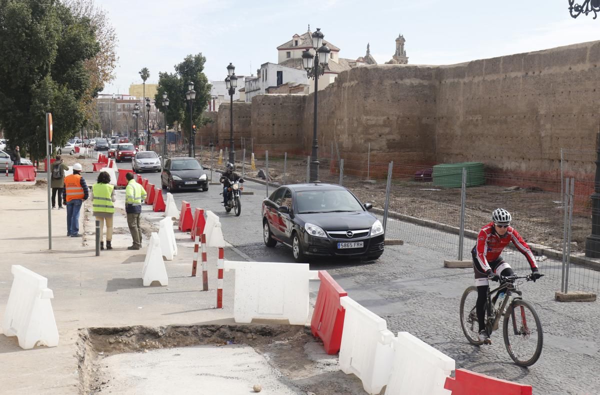 El acceso desde Ollerías a Ronda del Marrubial, cortado a la circulación por obras