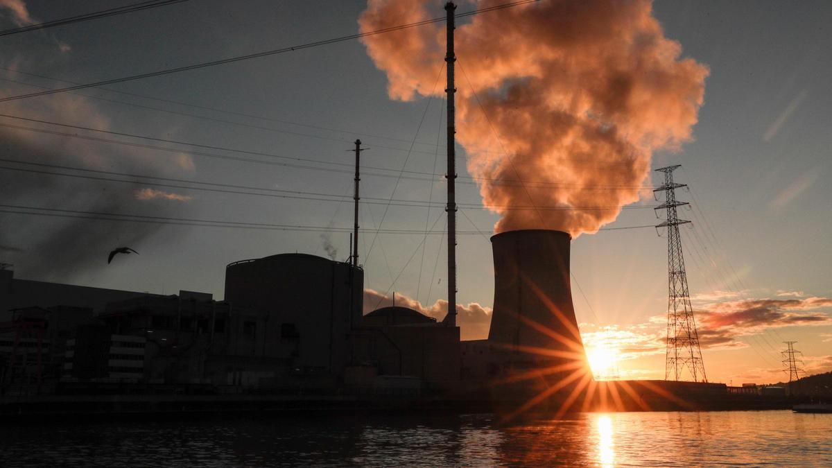 La CE propone considerar sostenible la inversión en energía nuclear y gas