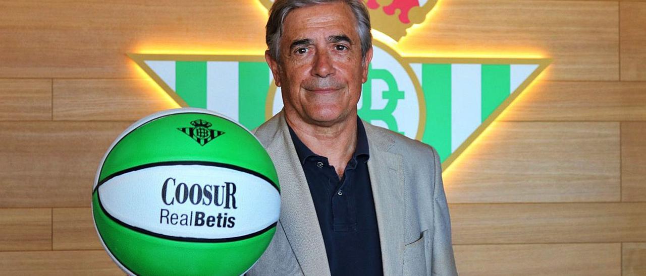 Berdi Pérez, director deportivo del Coosur Real Betis, en su presentación con el club sevillano. | | COOSUR REAL BETIS