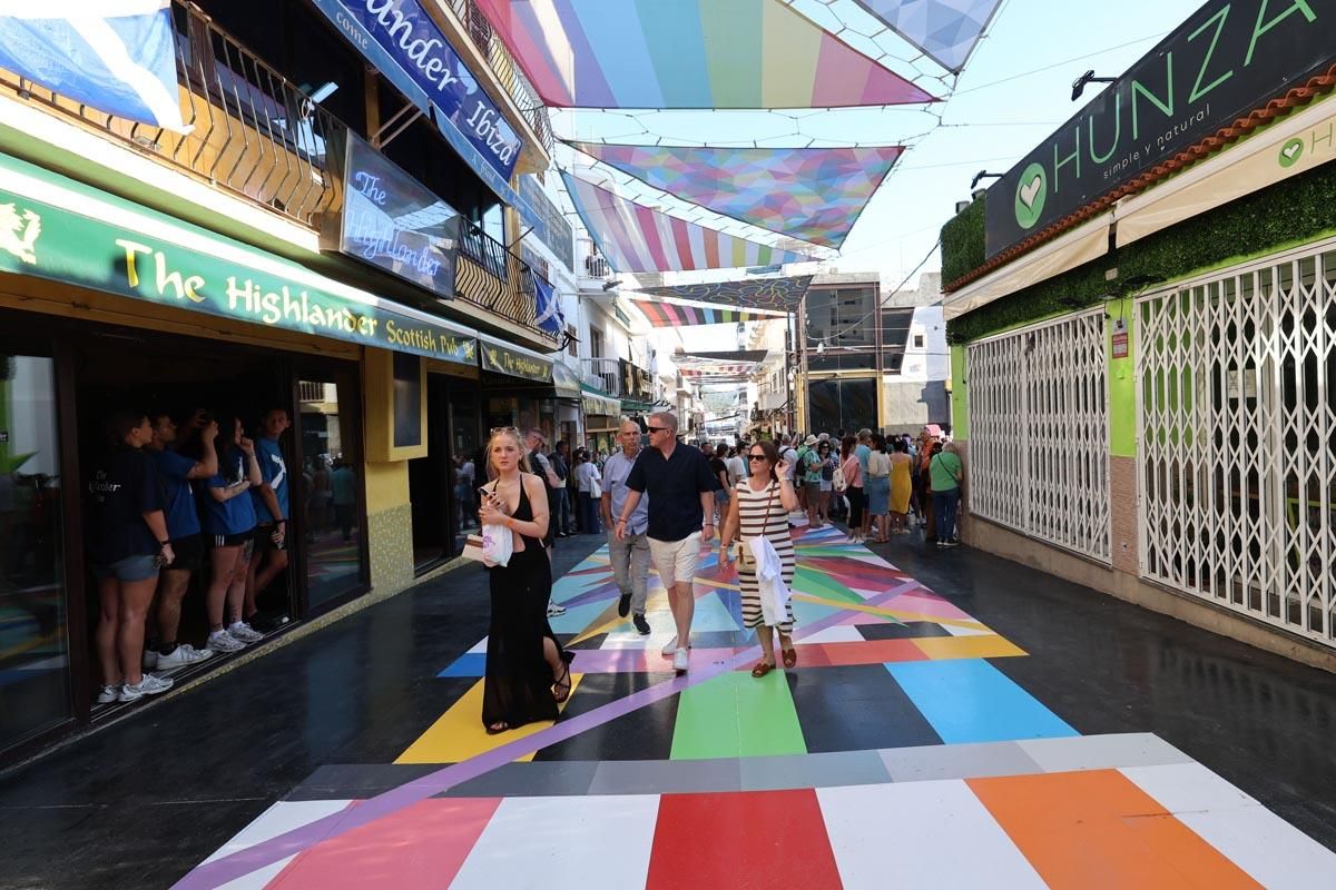 Galería: Todas las imágenes de la inauguración del mural de Okuda en Sant Antoni