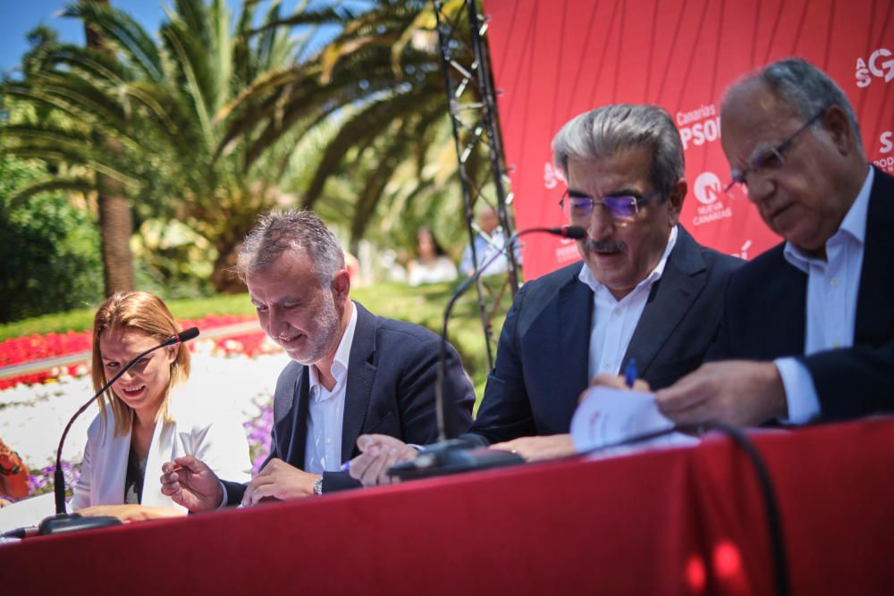 Firma del pacto por el Gobierno de Canarias
