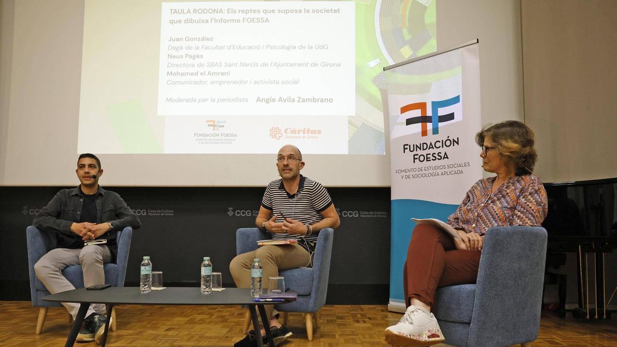 La taula rodona ha comptat amb la participació de Mohamed El Amrani, Juan González i Neus Pagès.