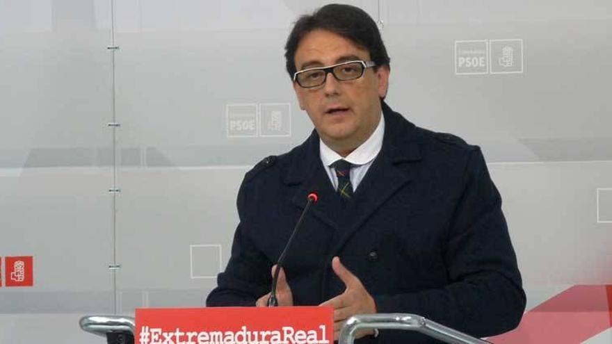 El PSOE asegura que Monago &quot;engaña&quot; con la reapertura de las urgencias rurales y renta básica