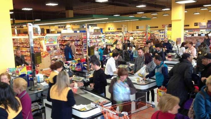 Vista del interior del supermercado Gadis de Salamanca.