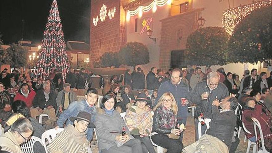 Entre platos, cantes y regalos de fiesta