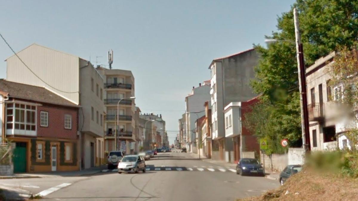 Avenida de Fernando Conde, donde está situado el edificio desocupado preventivamente.