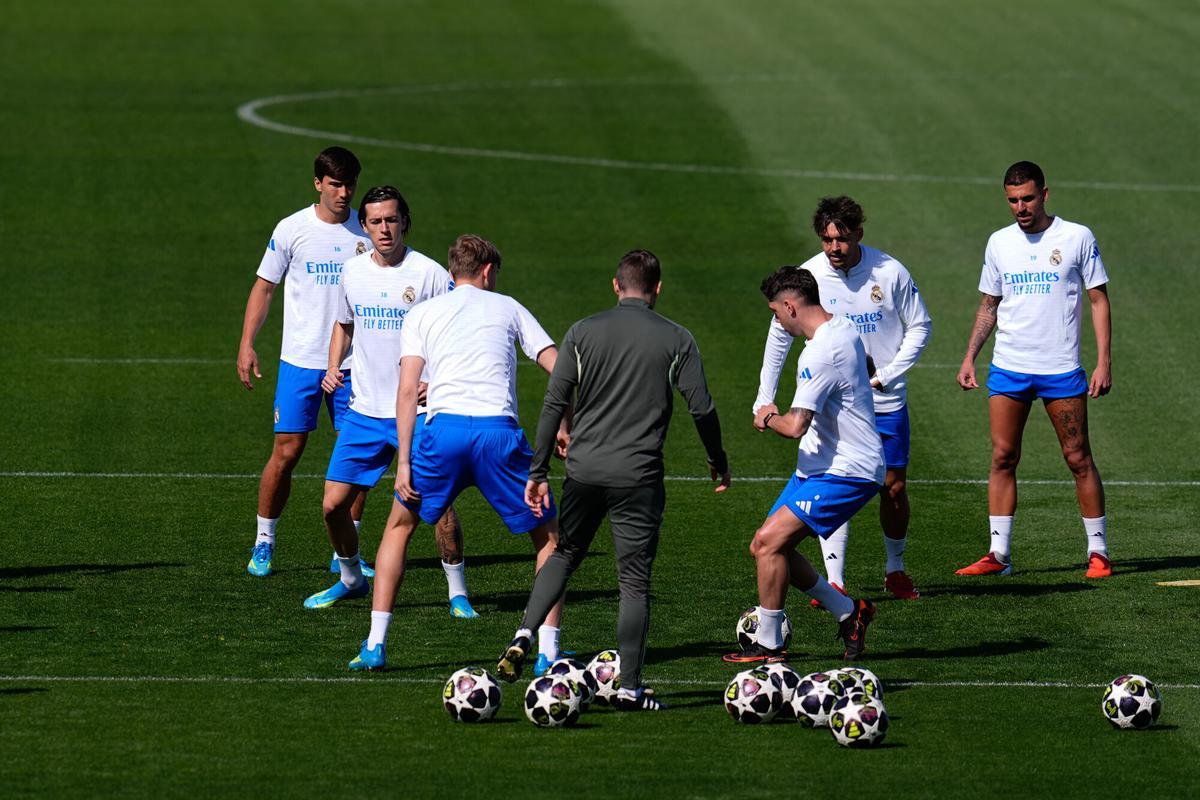 Entrenamiento previo a recibir al Bayern en el Bernabéu.
