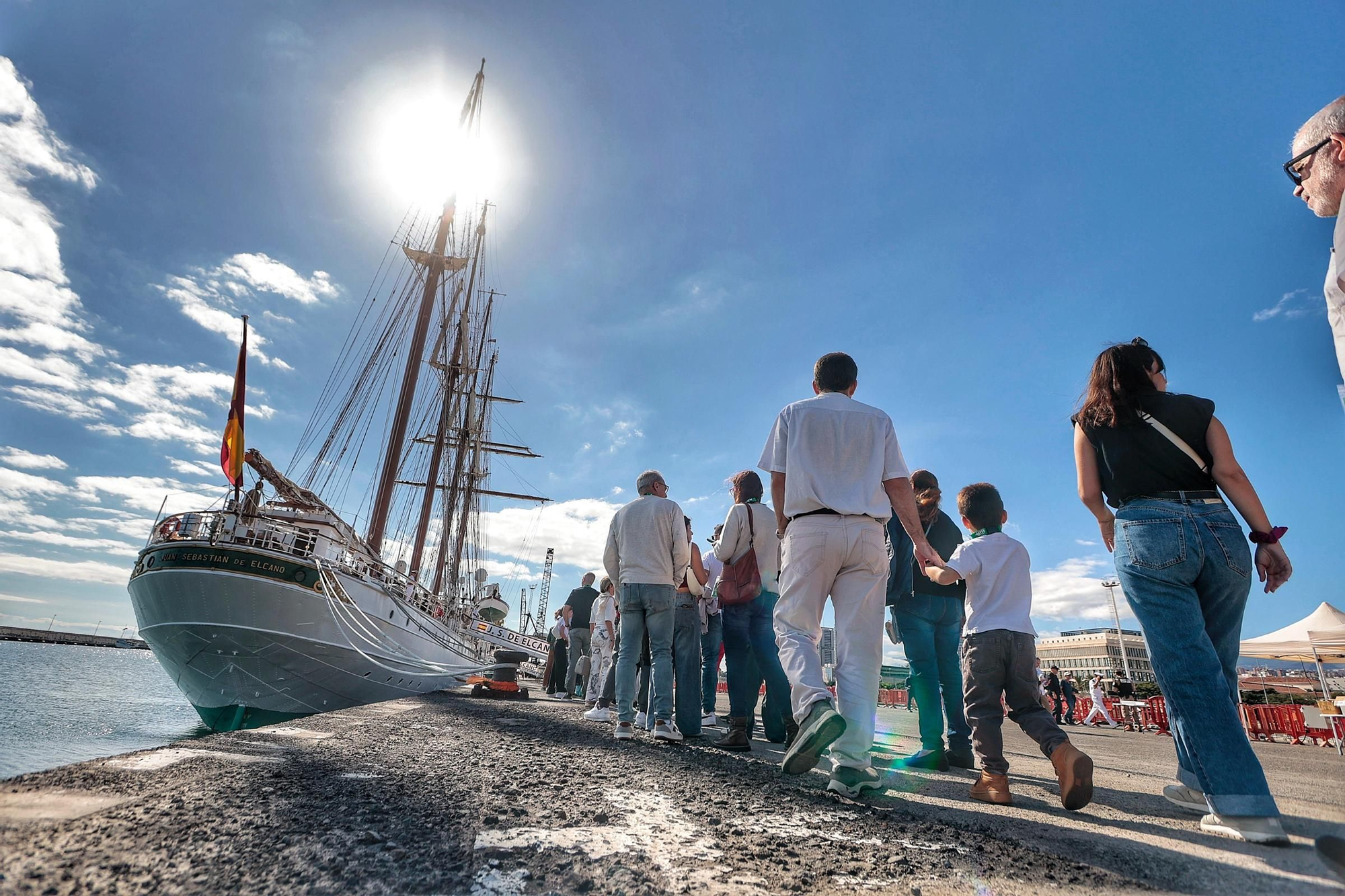 Queues outside the Juan Sebatián Elcano, the ship on which Princess Leonor was trained
