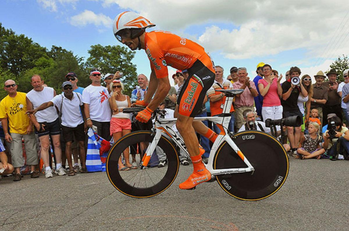 El ciclista espanyol Egoi Martínez durant la novena etapa del Tour, una contrarellotge individual de 38 quilòmetres entre Arc-et-Senans i Besançon.