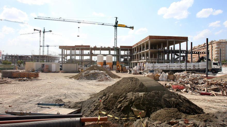 Obras del nuevo instituto de Teatinos, en construcción.