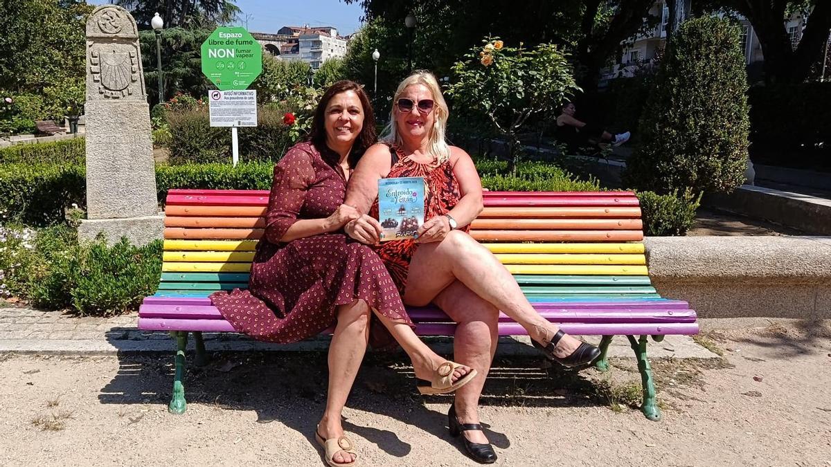 La edil de Cultura Rita Pérez (izq.), con la artista Carolina Smith.
