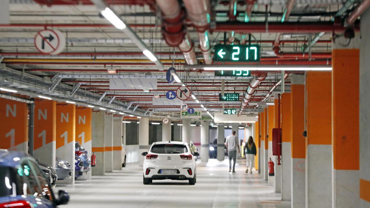 Vista del interior de parking de Vialia