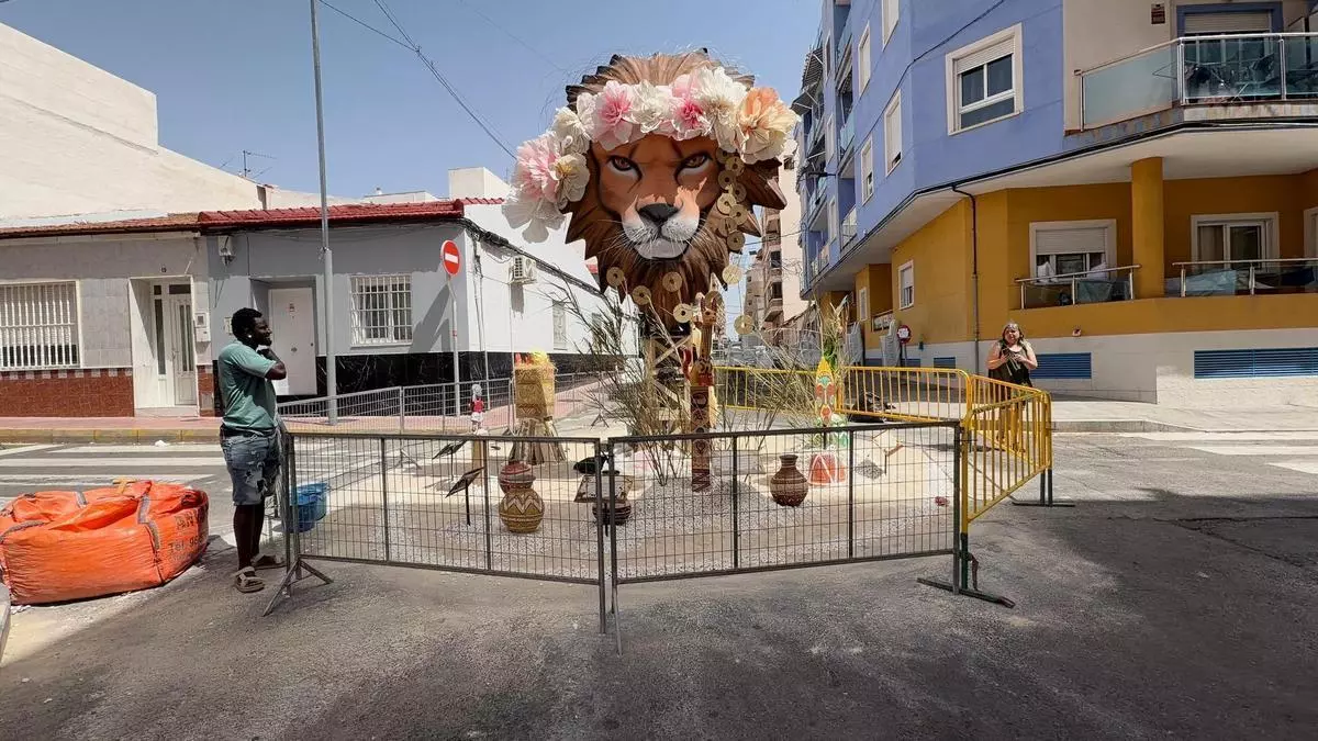 La Hoguera Molinos del Calvario resiste en Torrevieja