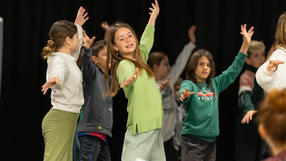 Un moment de l'assaig del musical