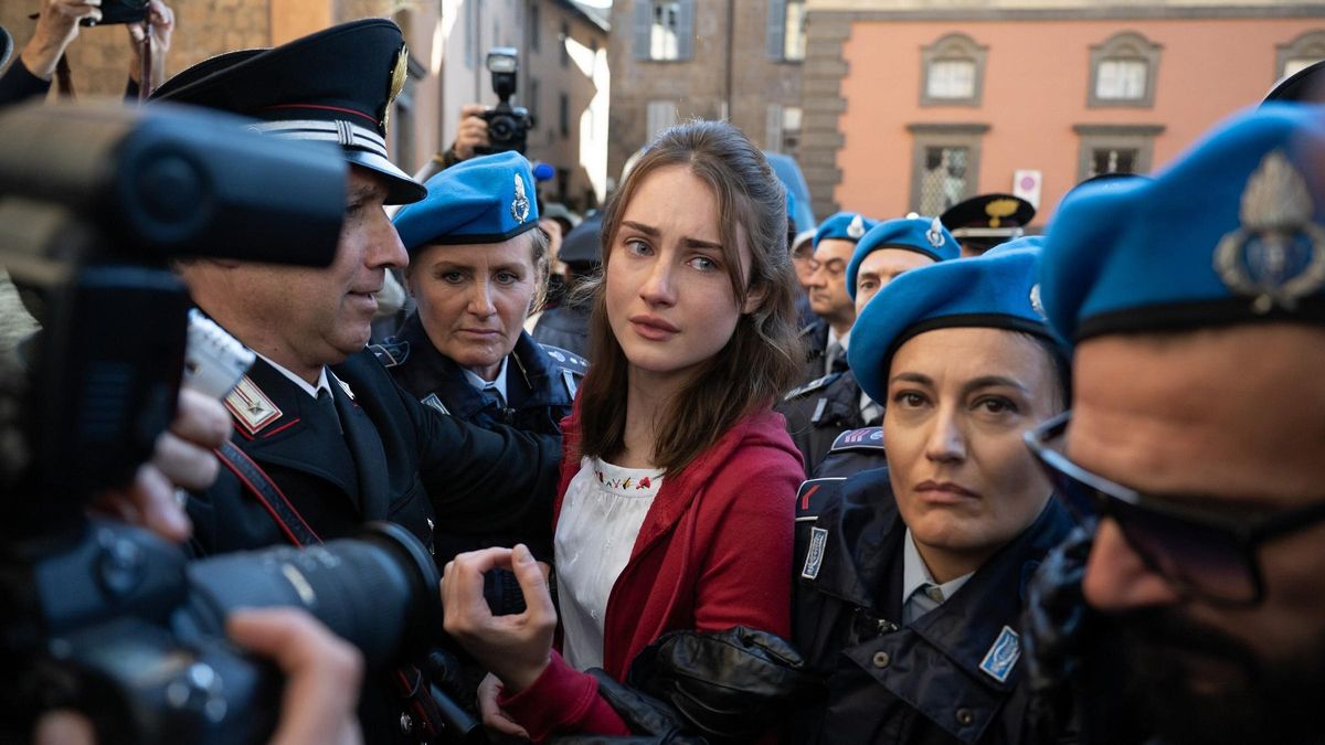 Grace Van Patten como Amanda Knox en Amanda Knox: una historia retorcida