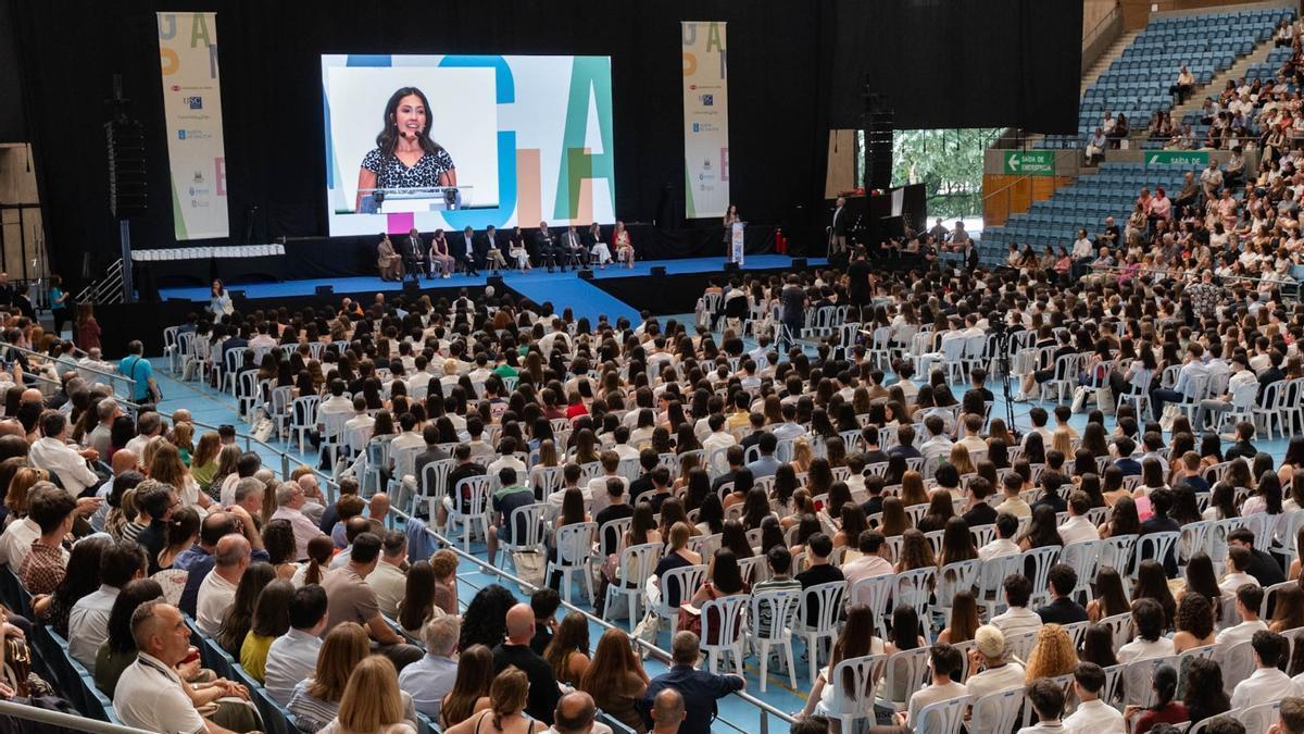 La alumna Sofía Salgado durante su intervención ante el Multiusos Fontes do Sar