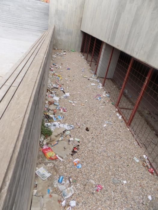 Brutícia al parc infantil de la plaça de la Reform