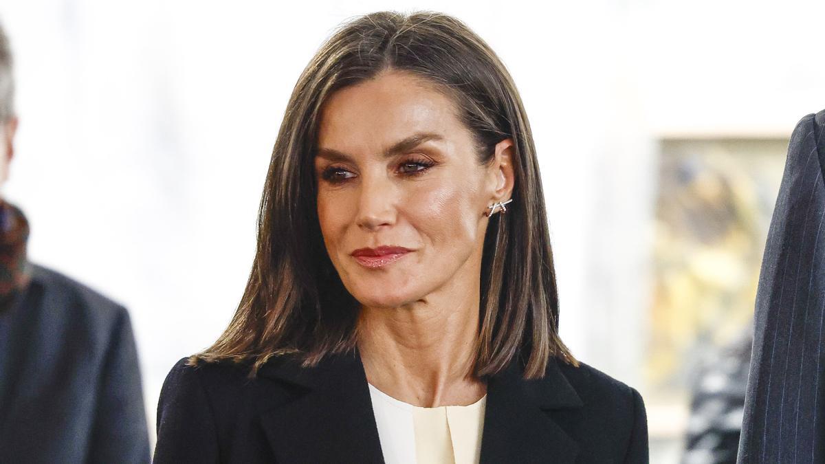 La reina Letizia apuesta por el lujo silencioso con su look más sobrio en ARCO 2024