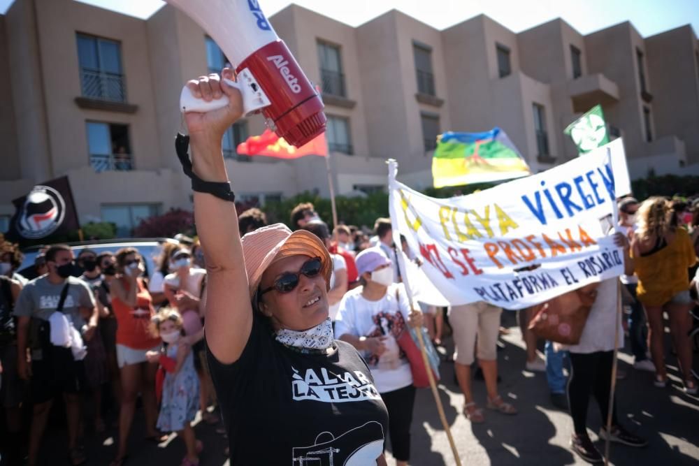 Manifestación en contra del Hotel de La Tejita