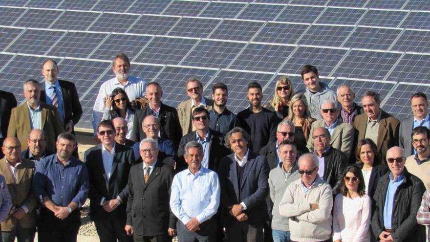 Revilla se interesa por la energía solar en Crevillent