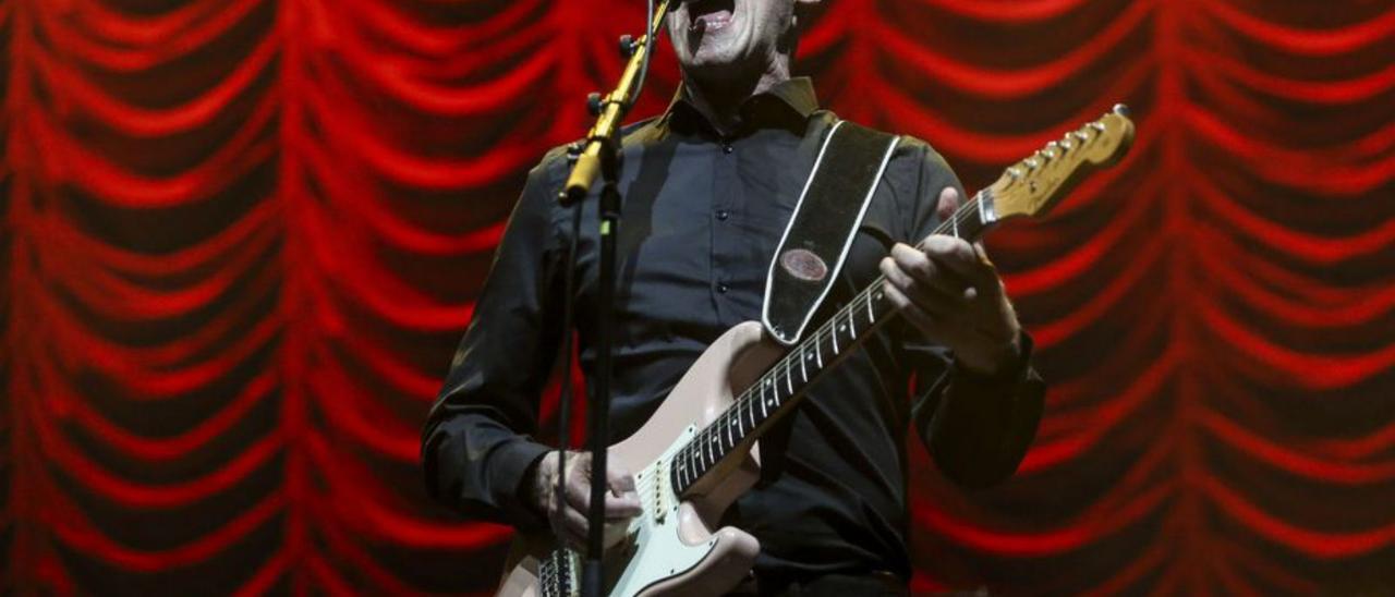 Jorge Martínez, durante el concierto de «Ilegales» en la Losa, en el  San Mateo de 2019. | Julián Rus