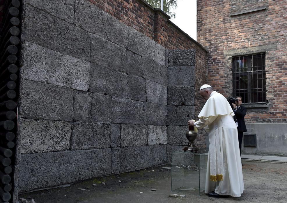 El Papa visita el campo de concentración de Auschwitz