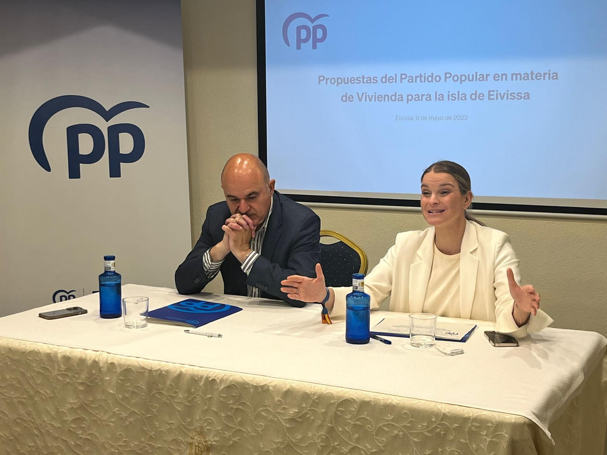 Marga Prohens y Vicent Marí en un acto del PP en Ibiza