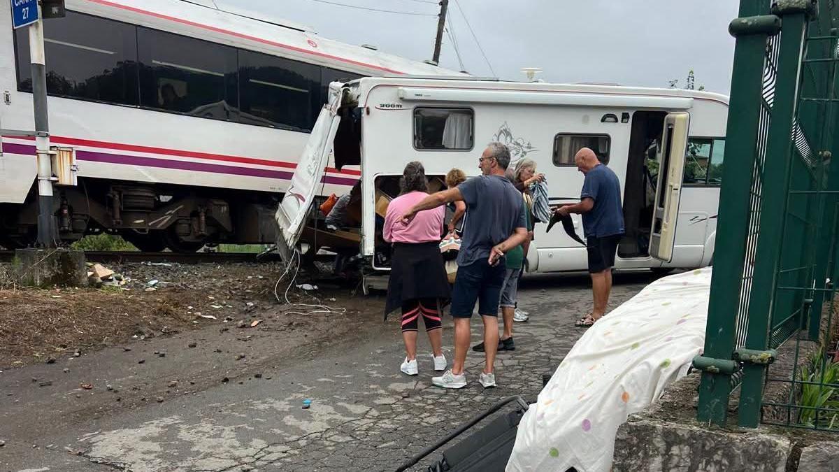 Alerta en Ribadedeva por el paso a nivel donde un tren arrolló a una autocaravana: «Estamos preocupadísimos»
