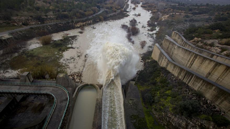La CHJ ya negocia con Adif un viaducto que permita a Bellús embalsar más agua