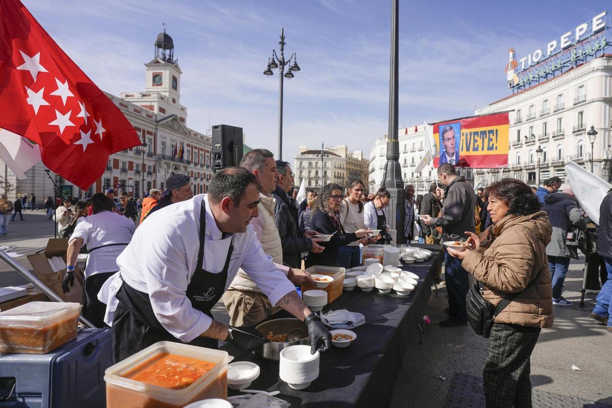 Las organizaciones profesionales agrarias madrileñas concentradas en Sol.