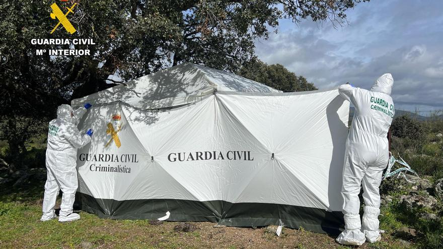 Vídeo | La Guardia Civil localiza un cuerpo sin vida en una zona rural de Hinojal