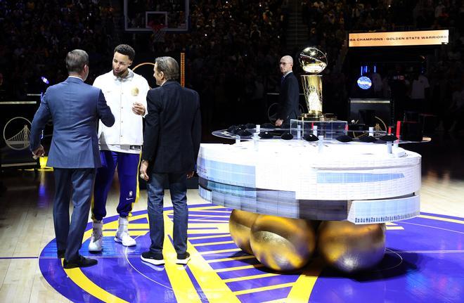 ¡Menuda fiesta! Así fue la ceremonia del anillo de campeón de la NBA a los Warriors