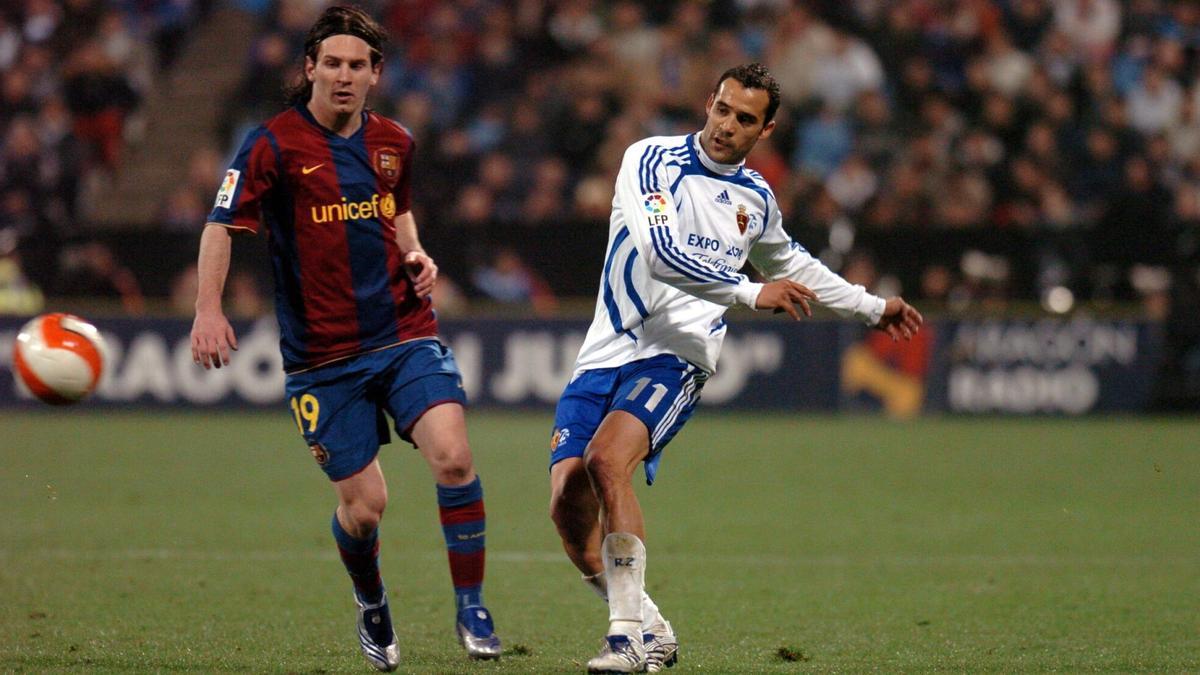 Juanfran García, junto a Messi en un partido con el Real Zaragoza ante el FC Barcelona del 2008.