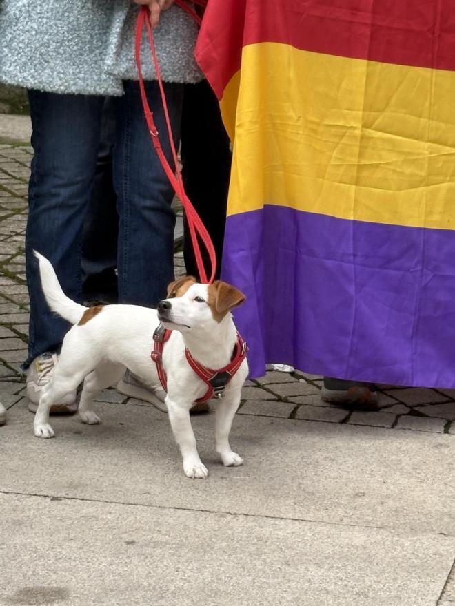 La Segunda República Española representada en el monolito de la Plaza del Mercado