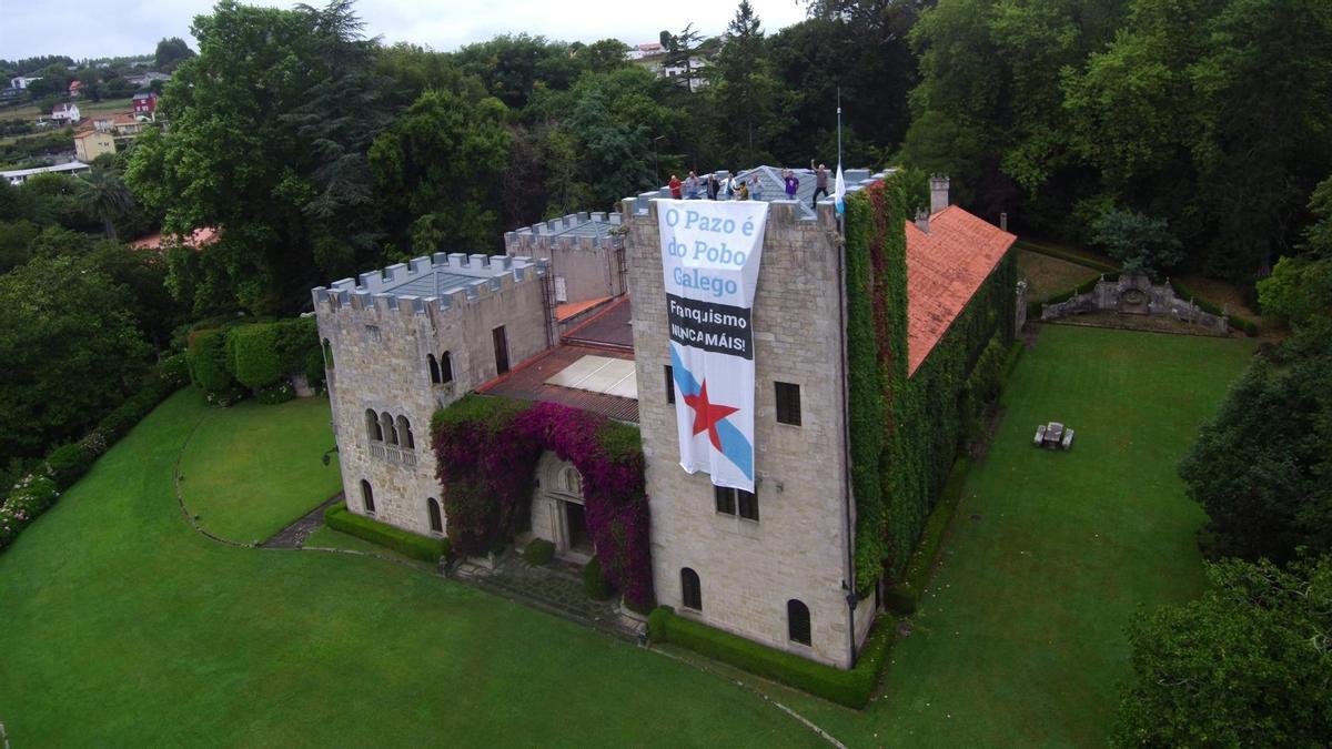 Los activistas denunciados por los Franco durante la protesta del 2017 en el Pazo de Meirás | EUROPA PRESS