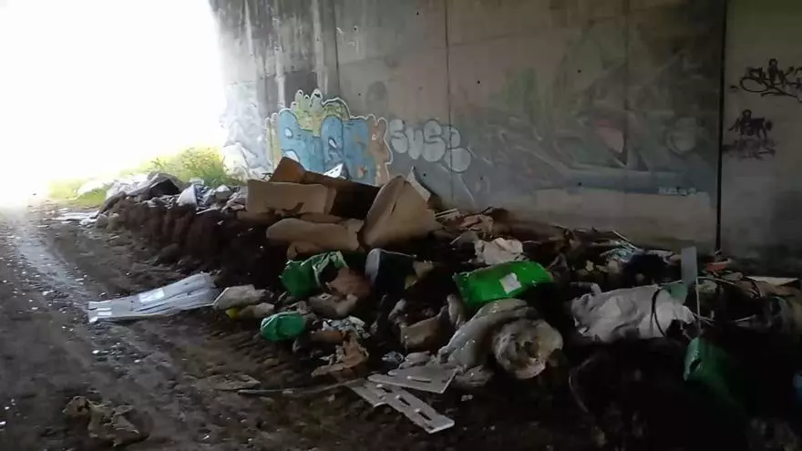 Denuncian escombros ilegales en Campanillas