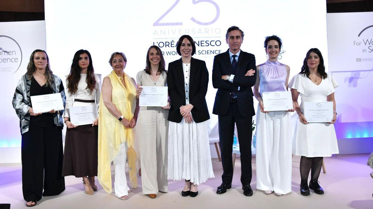 Las cinco jóvenes investigadoras premiadas por L'Oreal-Unesco, este miércoles.