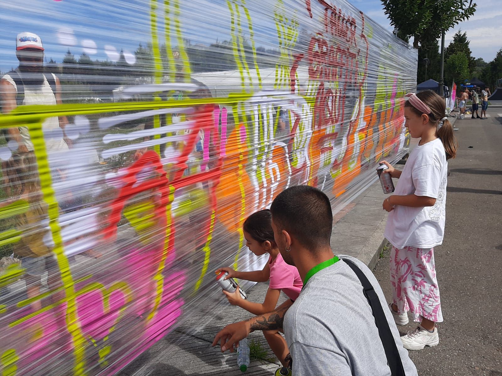 Lleno por festival urbano en Llanera: todas las imágenes de la sesión de graffiti en Lugo