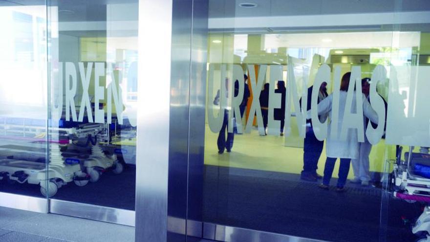 Puerta de entrada de las Urgencias del Hospital Universitario de A Coruña (Chuac). |  // VÍCTOR ECHAVE