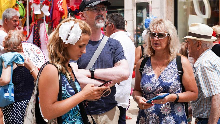 Un grupo de turistas en la Feria del Centro.