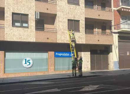 Los bomberos de Zamora rescatan a una mujer enferma que pidió ayuda al 1 1 2