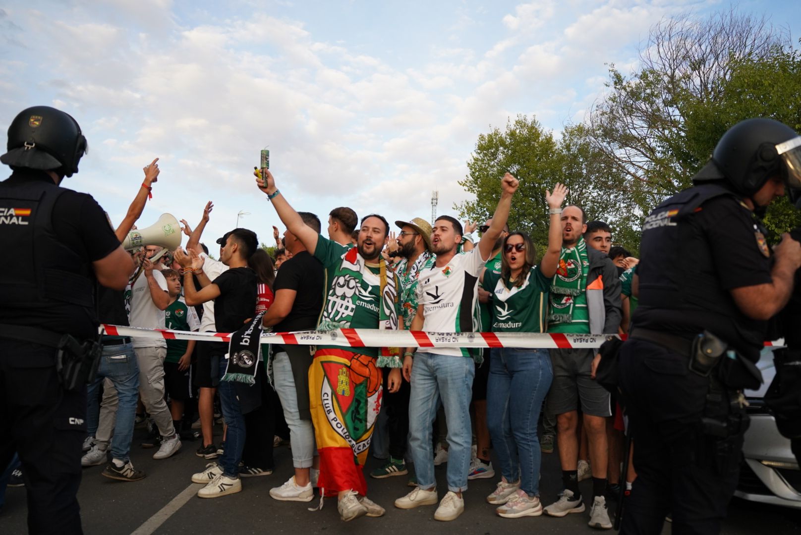Ambiente en la previa del Cacereño-Tenerife