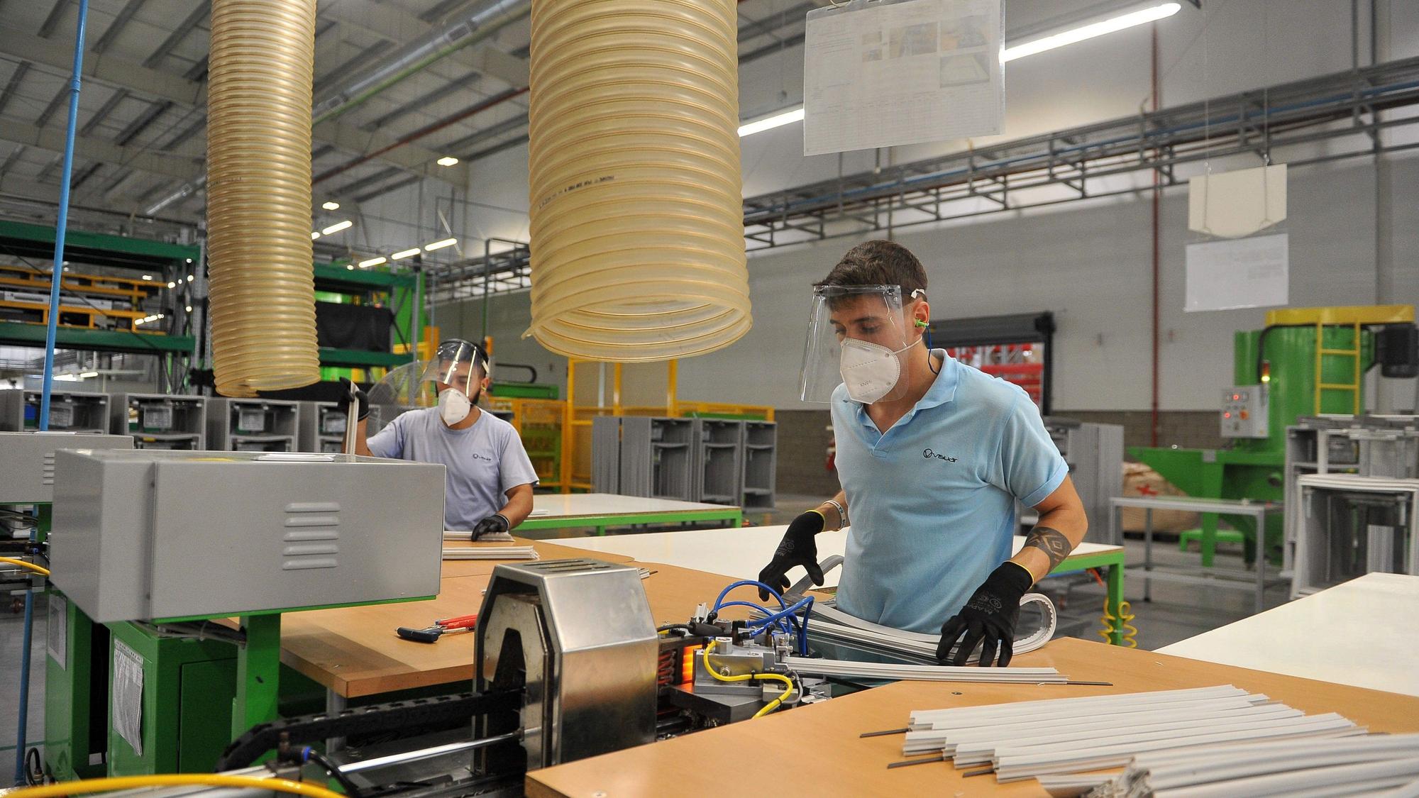 Trabajadores en una fábrica