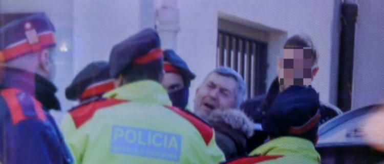 Abans d'entrar a la casa del carrer Nou d'Anglès, Jordi Magentí ha cridat repetidament: «Sóc innocent»