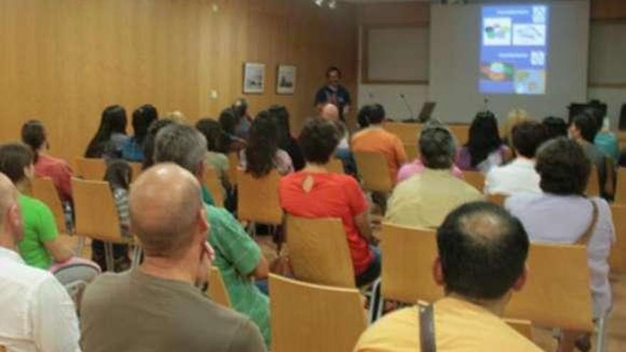 Reunión de padres, el pasado miércoles en Gondomar.  // Faro