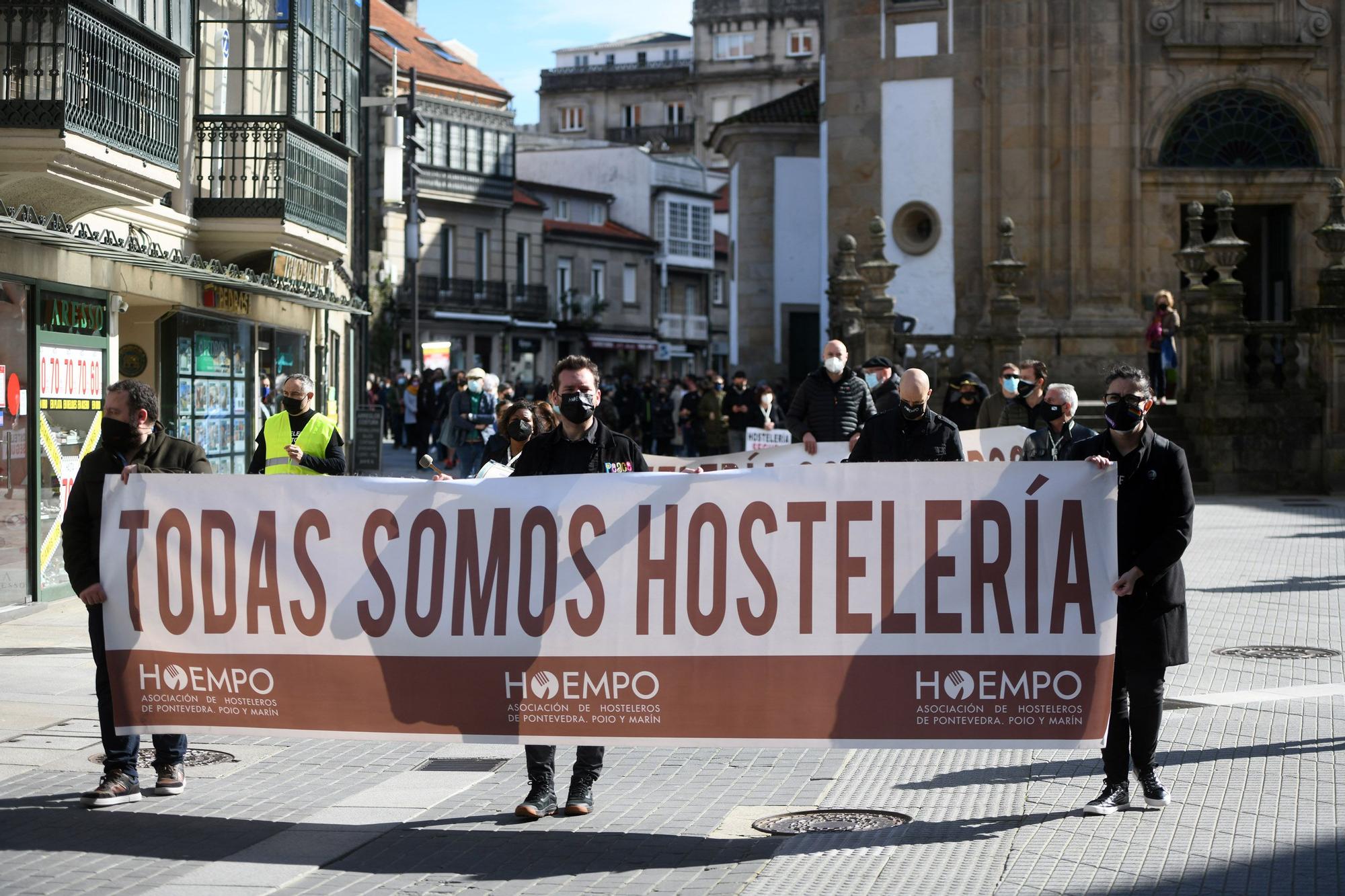 La hostelería de Pontevedra no abandona el luto ante la falta de un “rescate real”